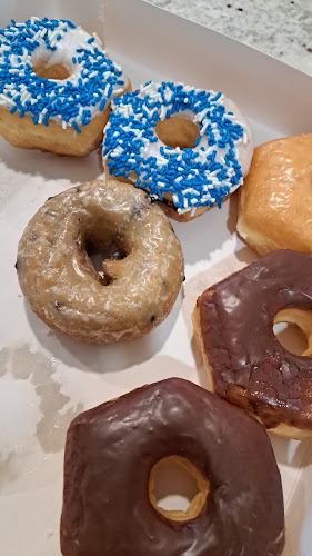 Donut Palace storefront