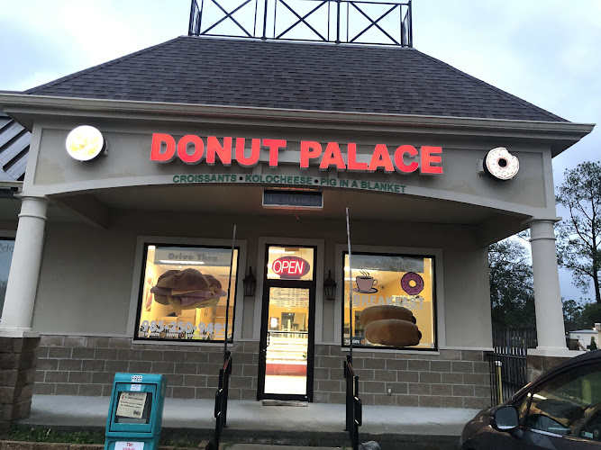 Donut Palace storefront