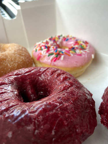 Oakland Donuts storefront