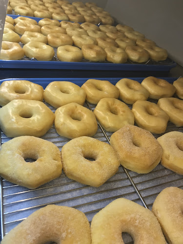 Paradise Donut storefront