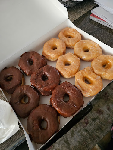 Mary Lee Donuts storefront