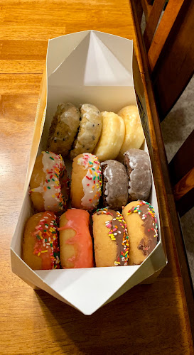 7DAY Donuts storefront