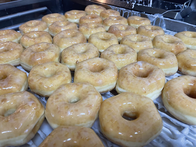 CHARMY’S DONUTS storefront