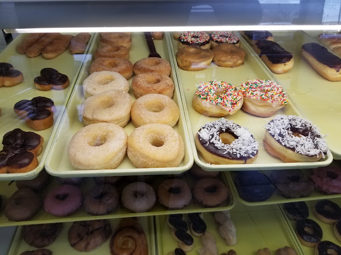 Breakfast & Lunch Donuts storefront