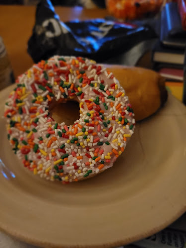 Lucky Donuts storefront