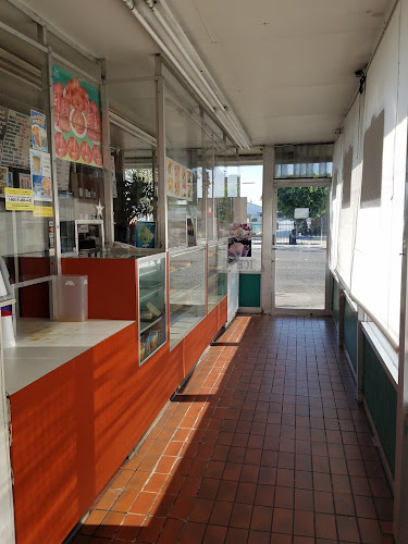 Donut Plus storefront