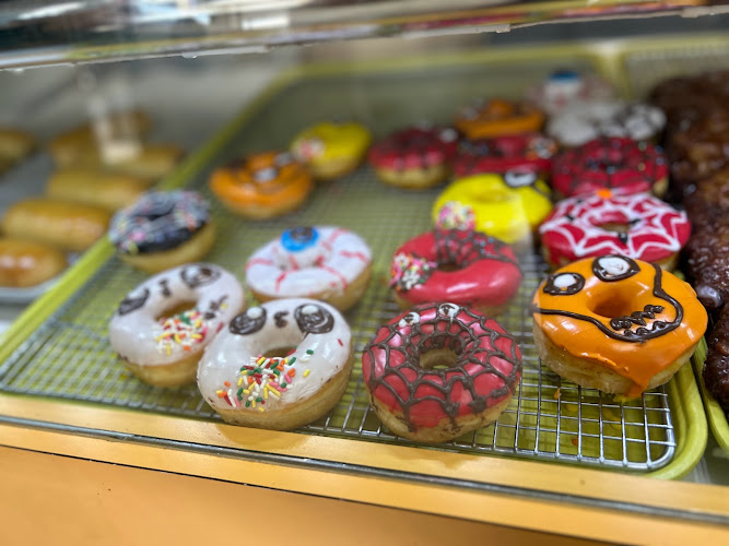 Alee Donuts storefront