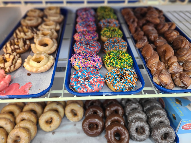 Paradise Donuts storefront