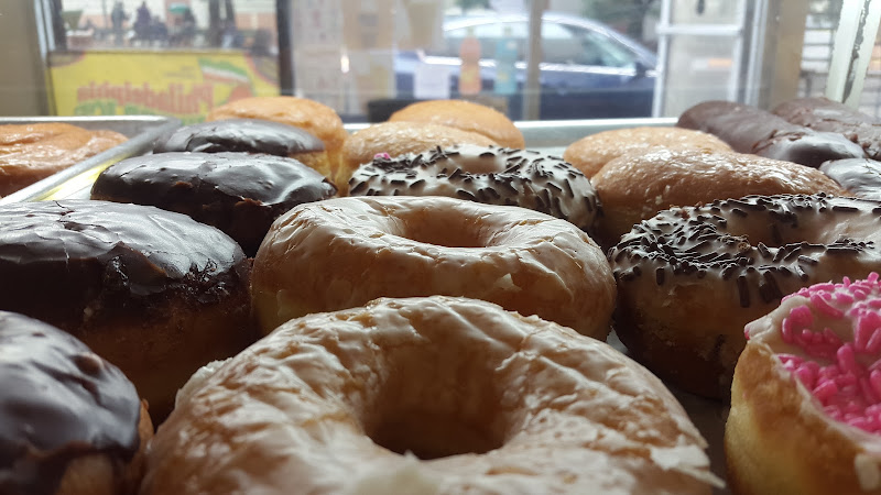 Mom's Quality Donuts storefront