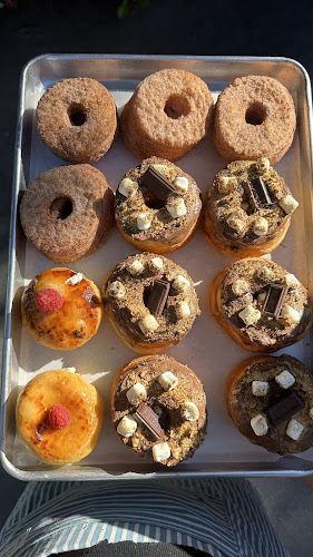 Dunk 'n Run Donuts storefront