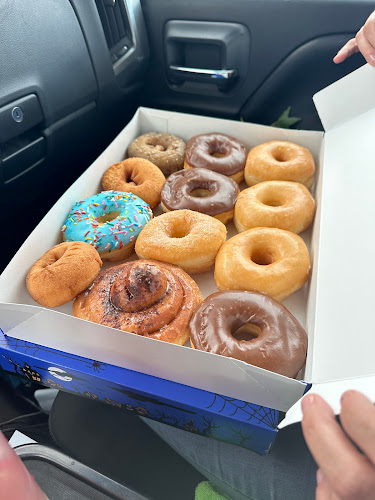 USA Donuts storefront