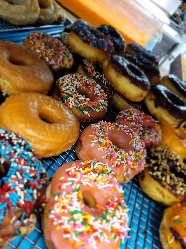 Ed's Donuts and more storefront