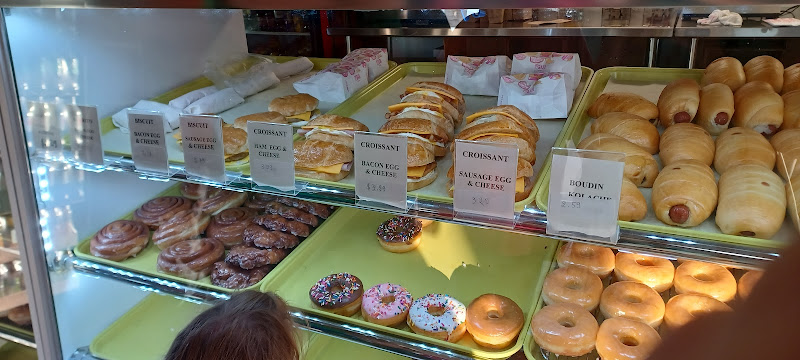 Manila Donuts storefront