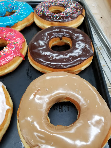 Yum Yum Donuts storefront