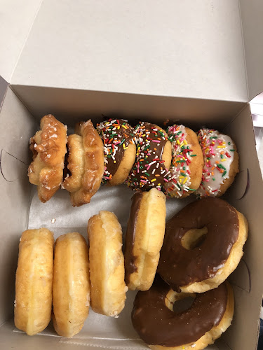Giant Donuts storefront