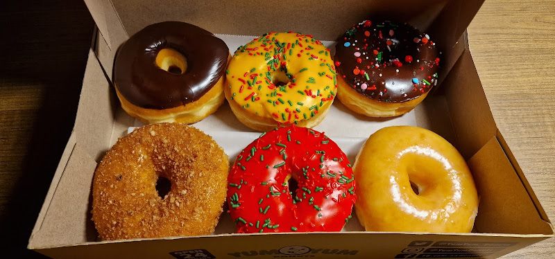 Yum Yum Donuts storefront