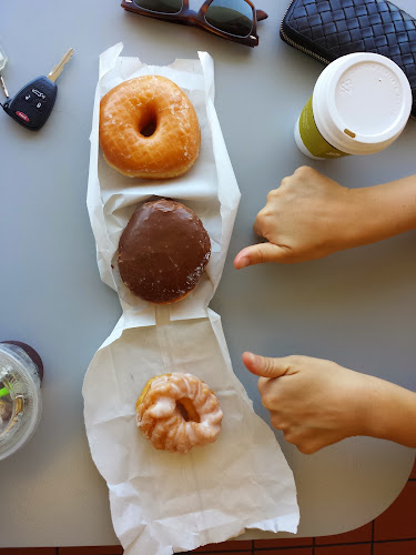 Royal Donuts storefront