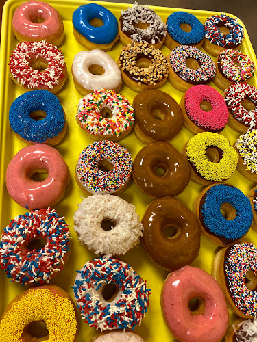 Donuts Plus storefront