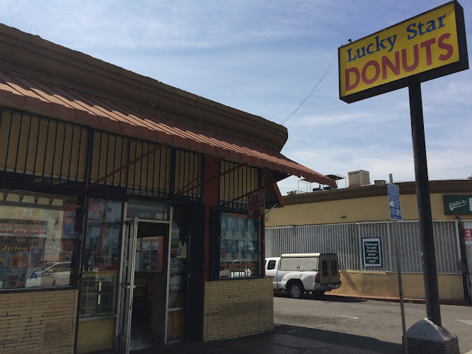 Lucky Star Donuts storefront