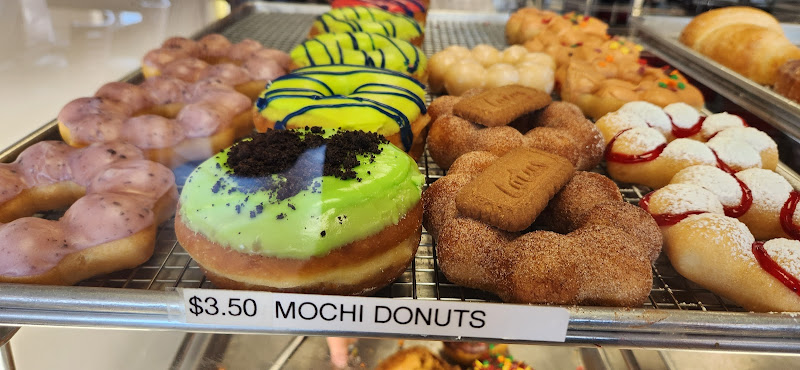 Clovis Donuts storefront