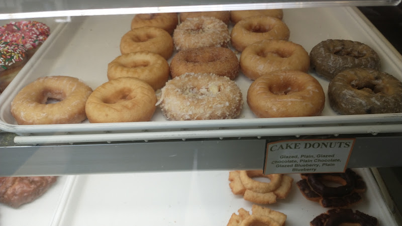 BB's Donuts storefront