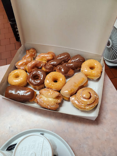 Sunrise Donuts storefront