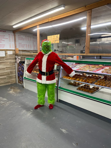 Deedee Donuts storefront