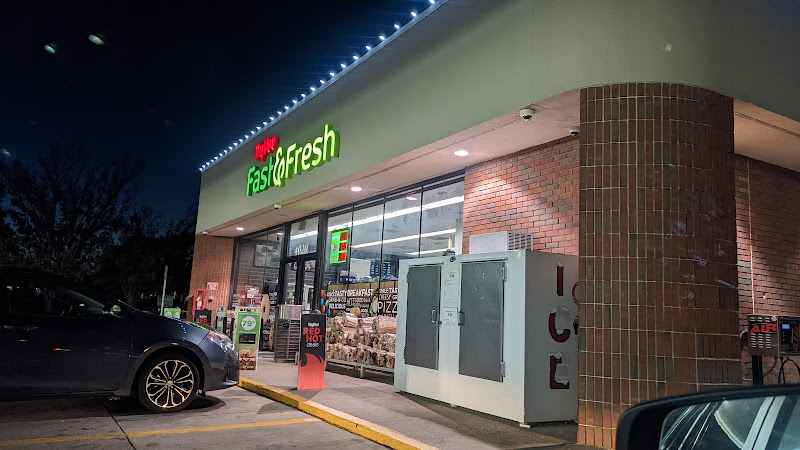 Hy-Vee Fast & Fresh storefront