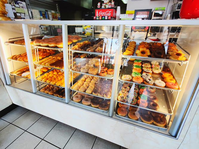 Mom's Donuts & Ice Cream storefront