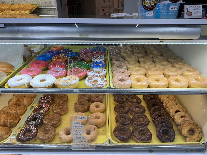 Yankee Doodle Donuts storefront