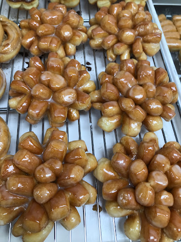 The Donut Palace storefront