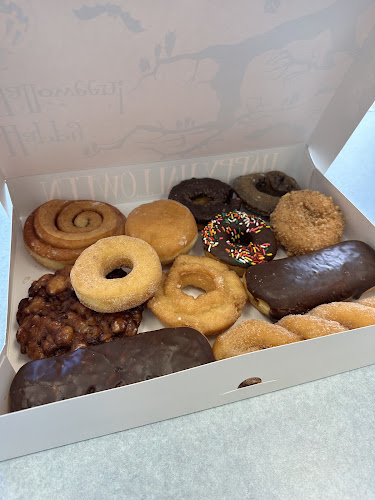 Manor Donuts storefront