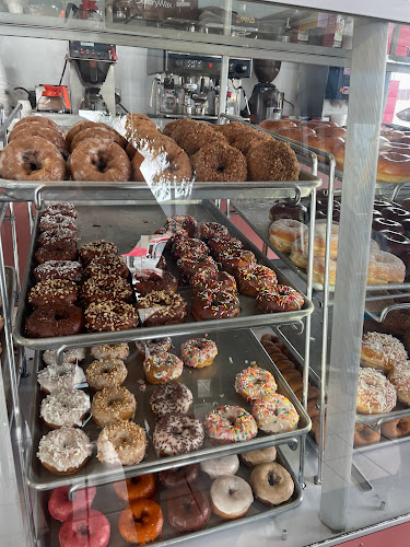 US Donuts & Yogurt storefront