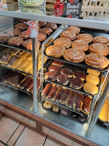 Yum Yum Donuts storefront