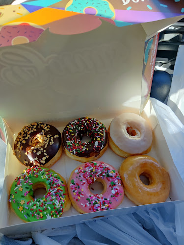 SMILING DONUTS storefront