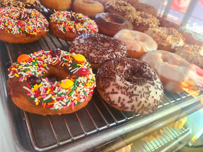 Amigo Donut storefront