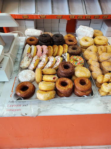 Glazy Donuts storefront