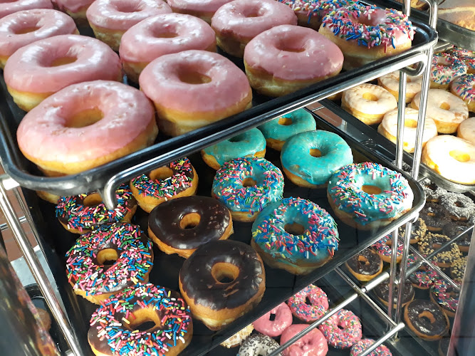 Yum Yum Donuts storefront