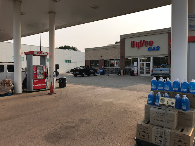 Hy-Vee Fast & Fresh storefront